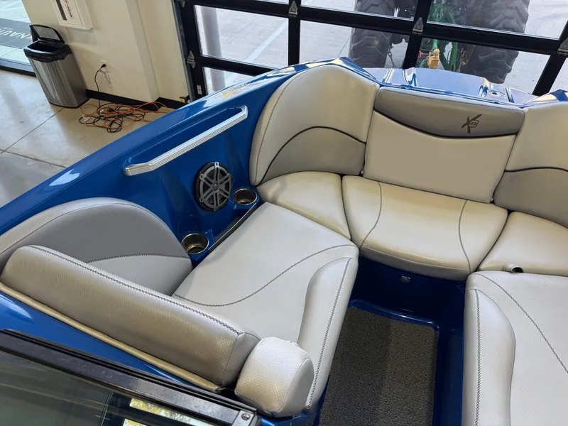 Slide: The Image of MasterCraft X23 2016 - 21