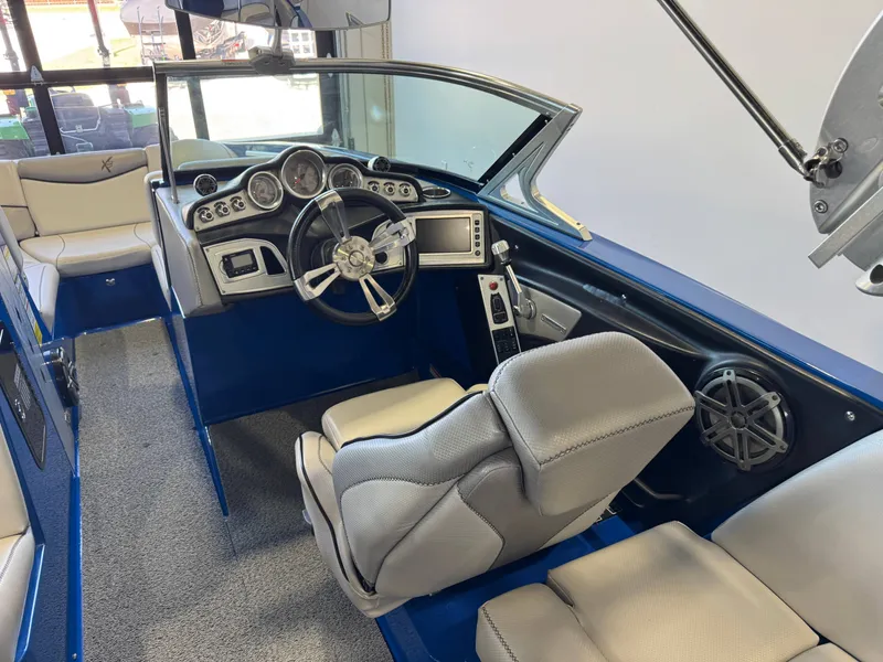 Slide: The Image of MasterCraft X23 2016 - 25