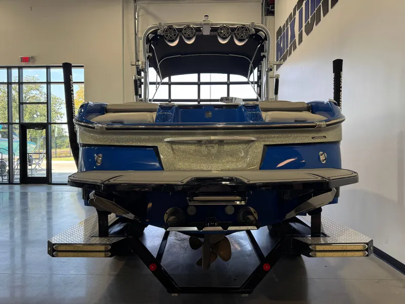 Slide: The Image of MasterCraft X23 2016 - 6