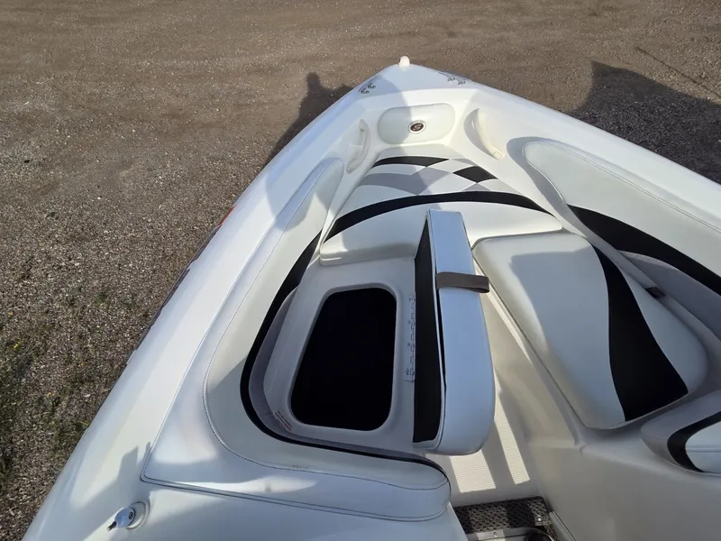 Slide: The Image of Smoker Craft V186 Alante 2001 - 16