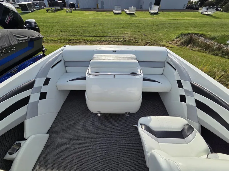 Slide: The Image of Smoker Craft V186 Alante 2001 - 17