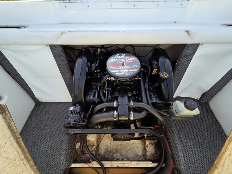 Slide: The Image of Smoker Craft V186 Alante 2001 - 18