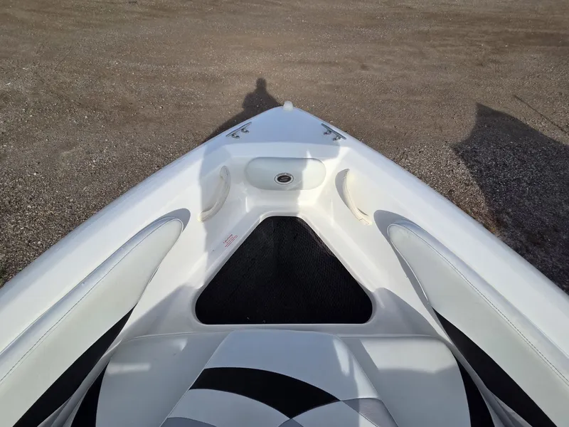 Slide: The Image of Smoker Craft V186 Alante 2001 - 21