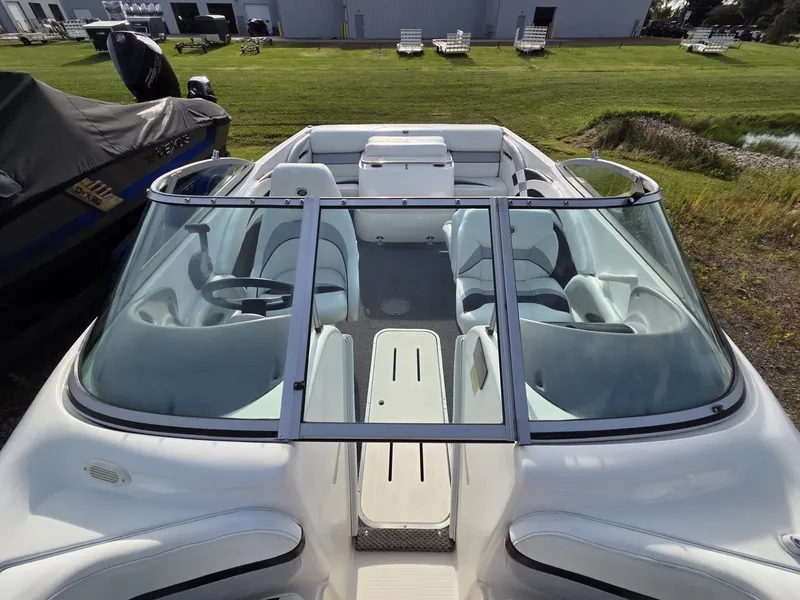 Slide: The Image of Smoker Craft V186 Alante 2001 - 22