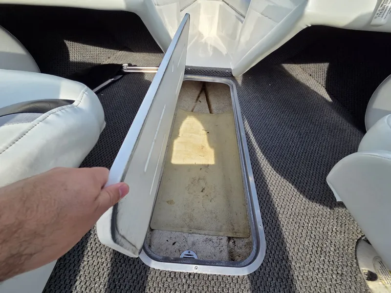 Slide: The Image of Smoker Craft V186 Alante 2001 - 28