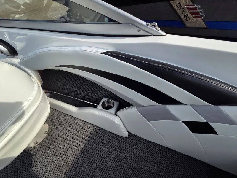 Slide: The Image of Smoker Craft V186 Alante 2001 - 29