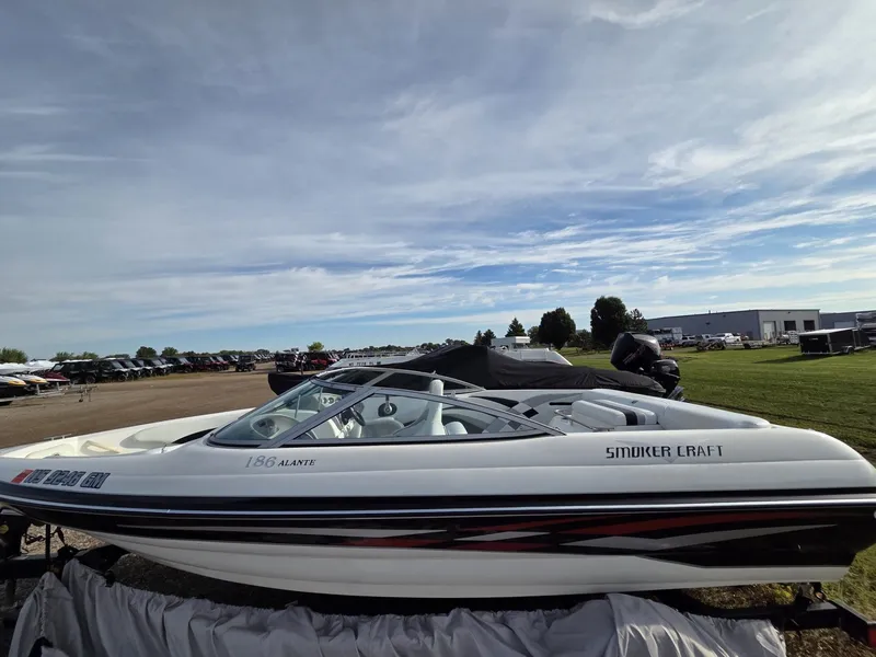 Slide: The Image of Smoker Craft V186 Alante 2001 - 3