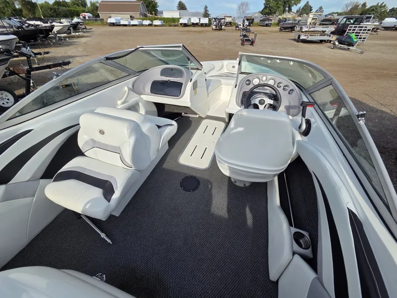 Slide: The Image of Smoker Craft V186 Alante 2001 - 30