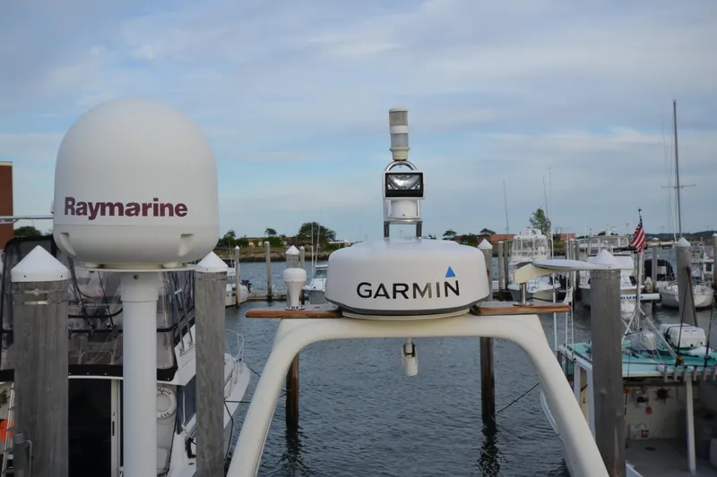 Slide: The Image of Radar equipment on a 2007 Jeanneau Prestige 46 yacht at a marina. - 18