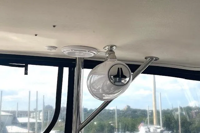 Slide: The Image of Ceiling-mounted speaker on 2005 Regal Commodore 4260 yacht interior. - 29