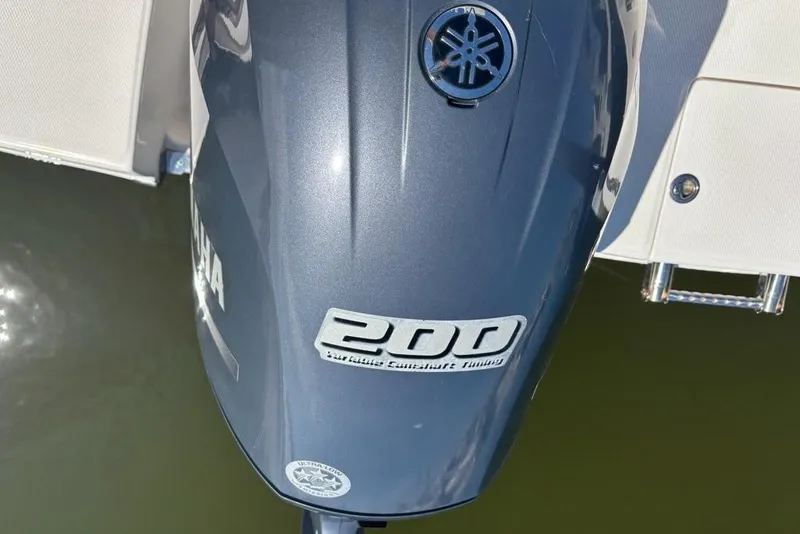 Slide: The Image of 2020 Robalo R222 Center Console with Yamaha 200 outboard engine, top view. - 20