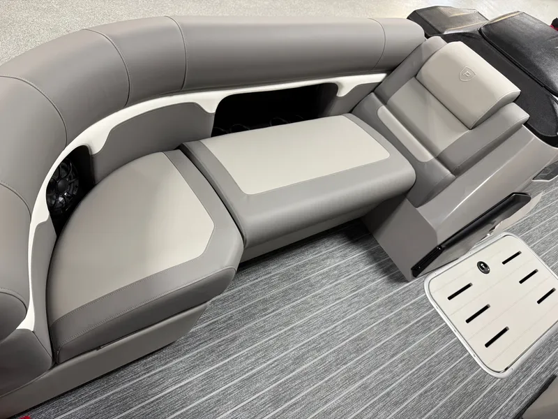 Slide: The Image of Premier 230 Sunsation 2026 - 19