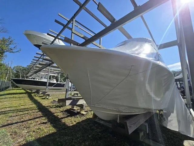 Slide: The Image of Sea Hunt Ultra 235 SE 2026 - 1