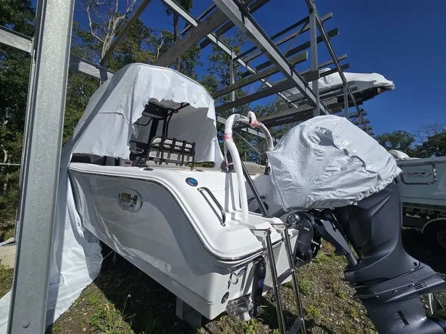 Slide: The Image of Sea Hunt Ultra 235 SE 2026 - 2