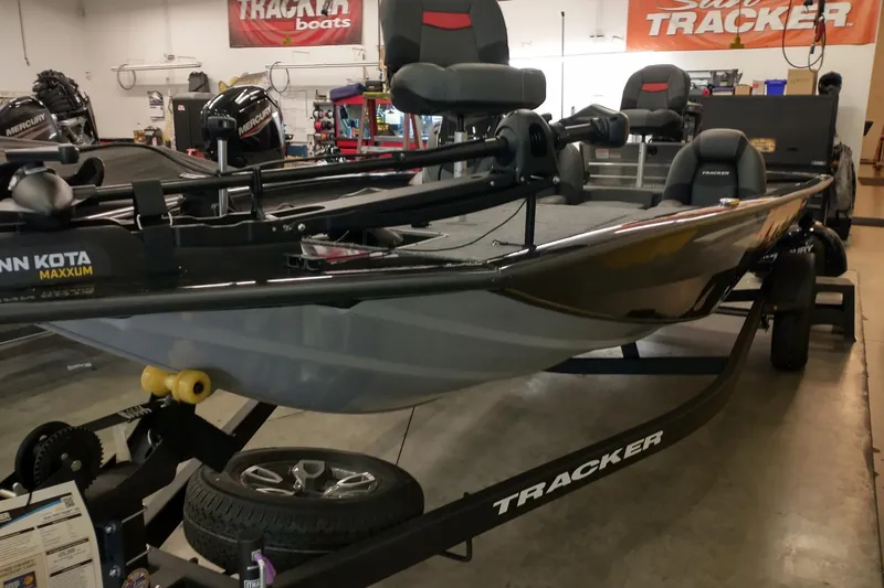 The Image of 2026 Tracker Pro Team 195 boat in showroom, featuring Minn Kota Maxxum motor. - 0