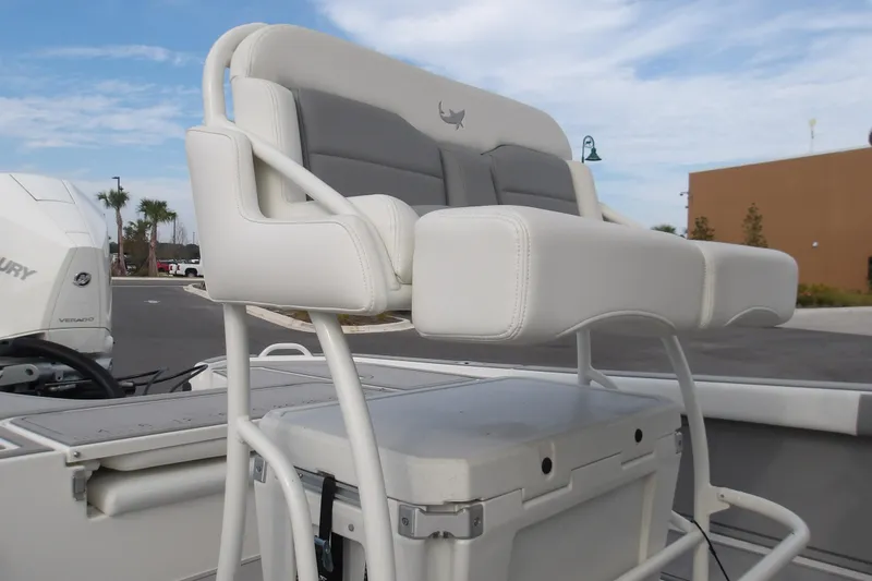 Slide: The Image of Mako 24 APEX 2026 boat seat with white upholstery and sturdy frame. - 10