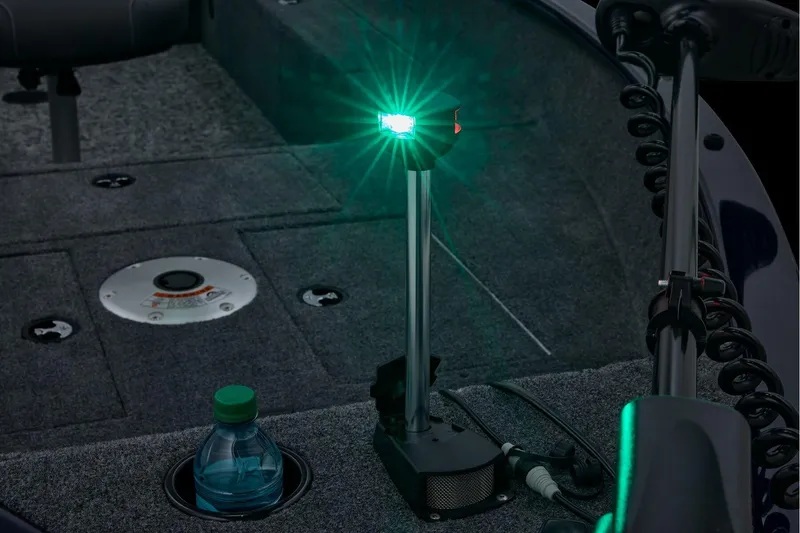 Slide: The Image of Tracker Super Guide V-16 T 2026 - 10