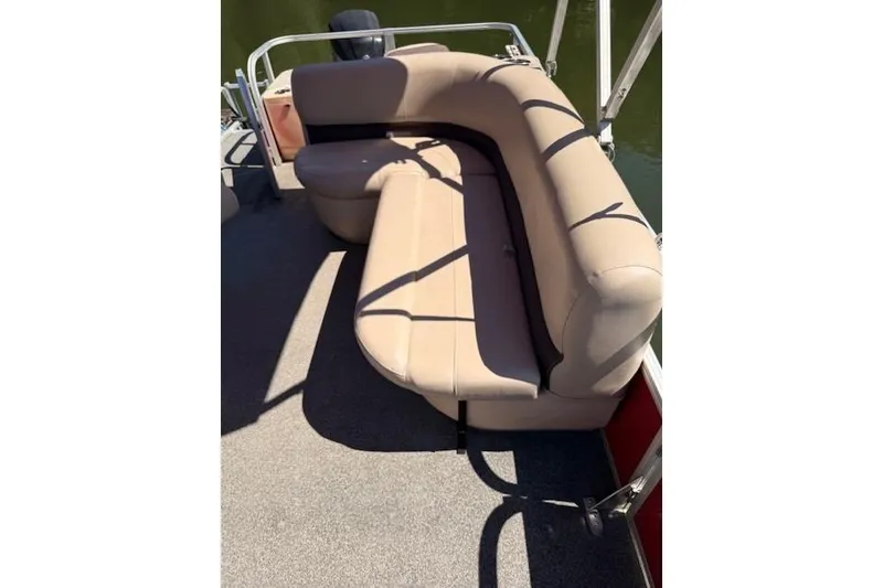 Slide: The Image of 2017 Sun Tracker Bass Buggy 18 DLX pontoon boat with beige seating. - 10