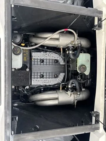 Slide: The Image of Malibu M220 2021 - 15