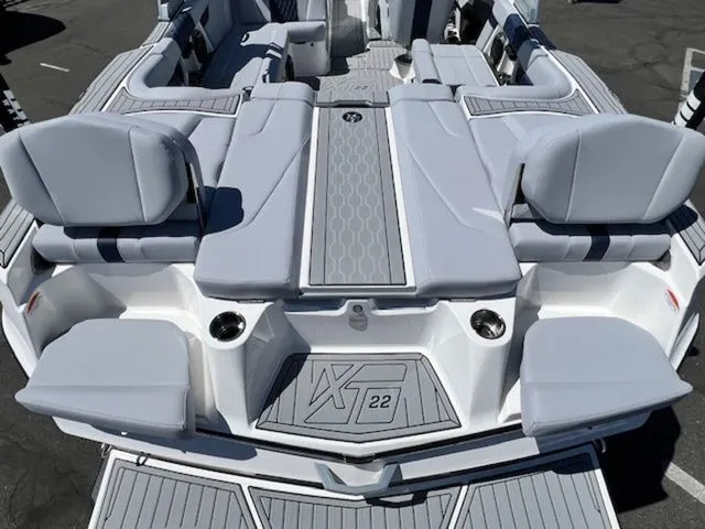 Slide: The Image of MasterCraft XT22 2026 - 11