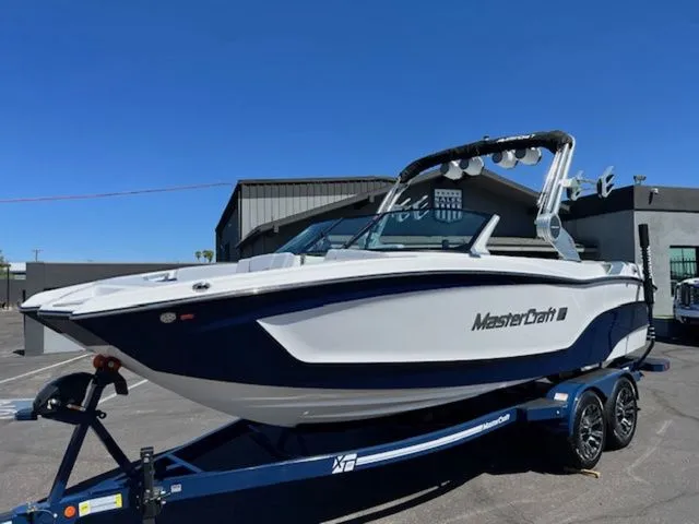 Slide: The Image of MasterCraft XT22 2026 - 2