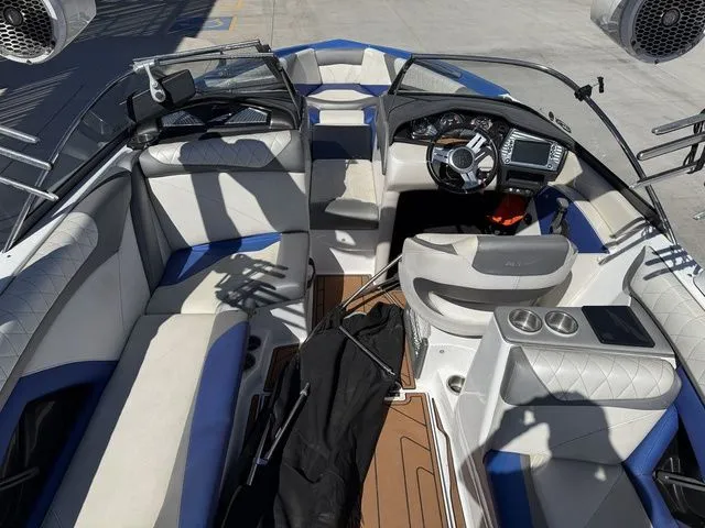 Slide: The Image of Tigé Z3 2015 - 8