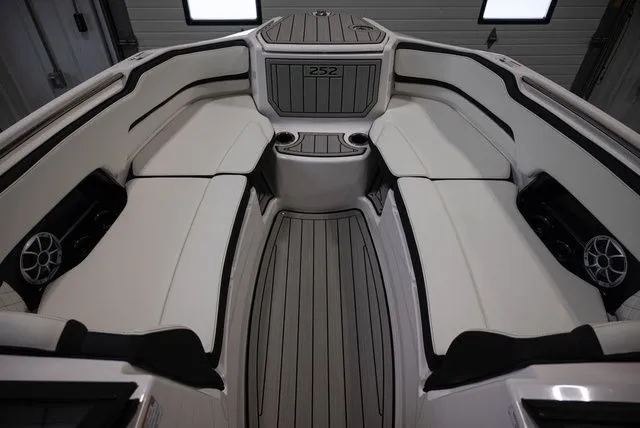 Slide: The Image of Yamaha 252S 2026 - 13