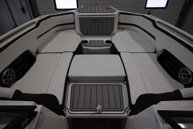 Slide: The Image of Yamaha 252S 2026 - 15