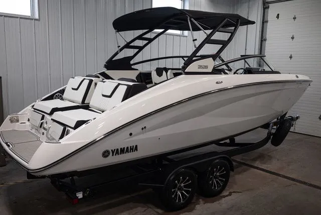 Slide: The Image of Yamaha 252S 2026 - 3