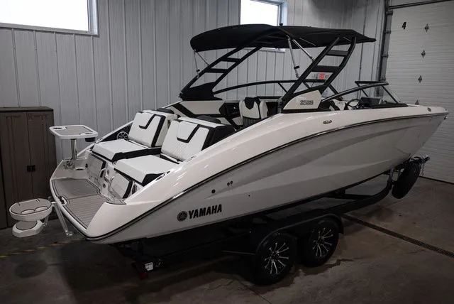 Slide: The Image of Yamaha 252S 2026 - 4