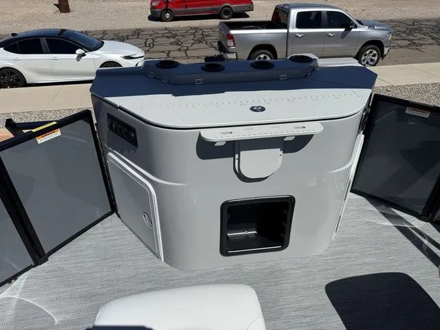 Slide: The Image of Godfrey Sweetwater 2286 FS Sport Tube 27 in. Package 2026 - 10