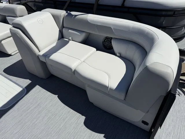 Slide: The Image of Godfrey Sweetwater 2286 FS Sport Tube 27 in. Package 2026 - 3