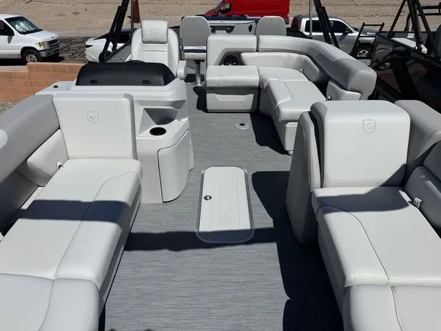 Slide: The Image of Godfrey Sweetwater 2286 FS Sport Tube 27 in. Package 2026 - 4