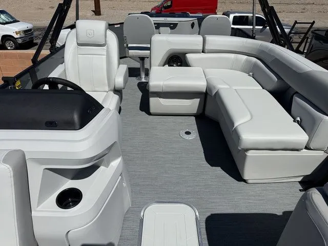 Slide: The Image of Godfrey Sweetwater 2286 FS Sport Tube 27 in. Package 2026 - 5