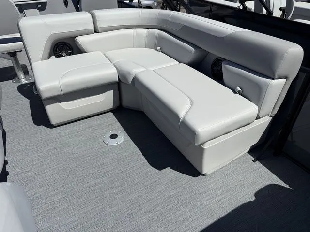 Slide: The Image of Godfrey Sweetwater 2286 FS Sport Tube 27 in. Package 2026 - 8