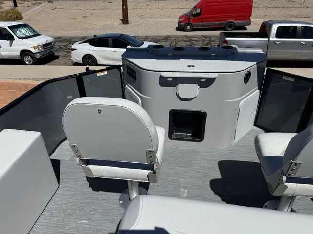 Slide: The Image of Godfrey Sweetwater 2286 FS Sport Tube 27 in. Package 2026 - 9