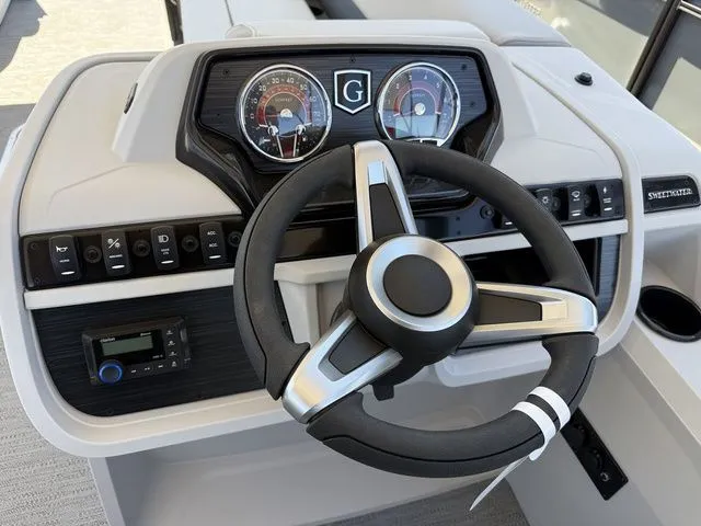 Slide: The Image of Godfrey Sweetwater 2286 C 27" iMPACT Center Tube Package 2026 - 7