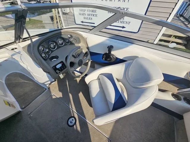 Slide: The Image of Crownline Boats 19 SS 2009 - 5