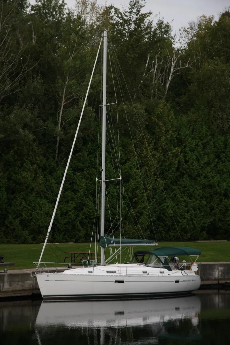 Slide: The Image of Beneteau 361 2004 - 17