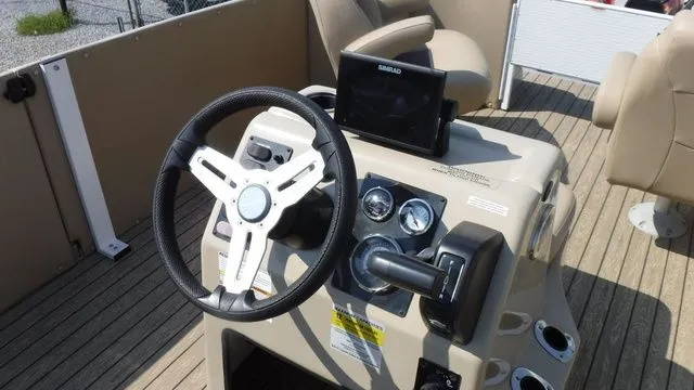 Slide: The Image of Silver Wave 230 Grand Costa CC 2019 - 12