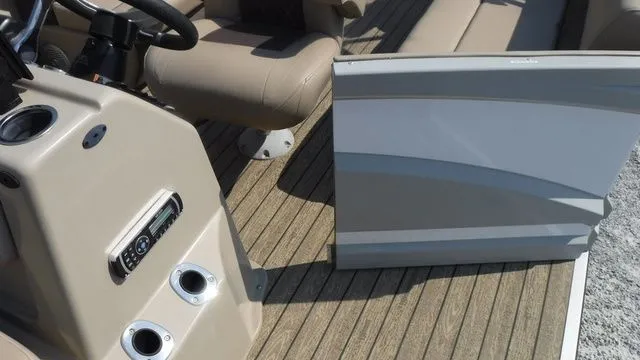 Slide: The Image of Silver Wave 230 Grand Costa CC 2019 - 13