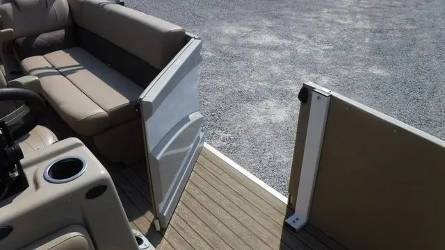 Slide: The Image of Silver Wave 230 Grand Costa CC 2019 - 14