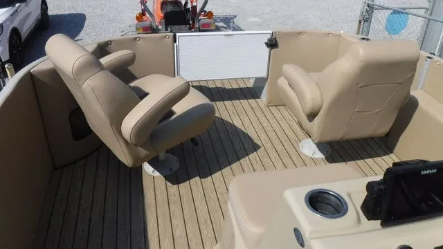 Slide: The Image of Silver Wave 230 Grand Costa CC 2019 - 16