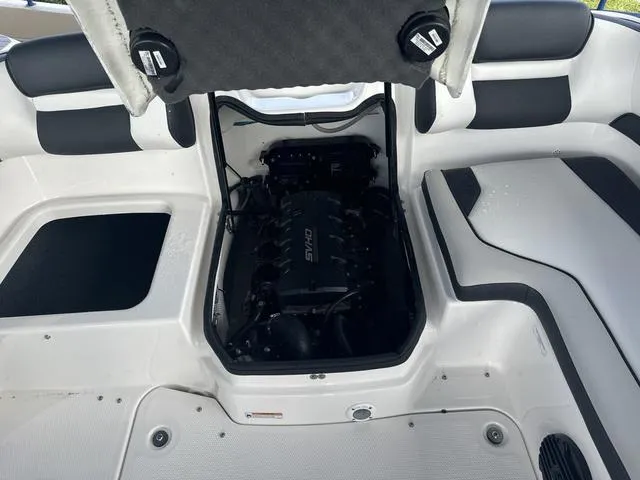 Slide: The Image of Yamaha 195S 2025 - 14