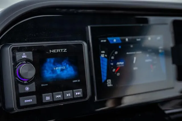 Slide: The Image of Yamaha 195S 2025 - 21