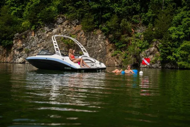 Slide: The Image of Yamaha 195S 2025 - 23