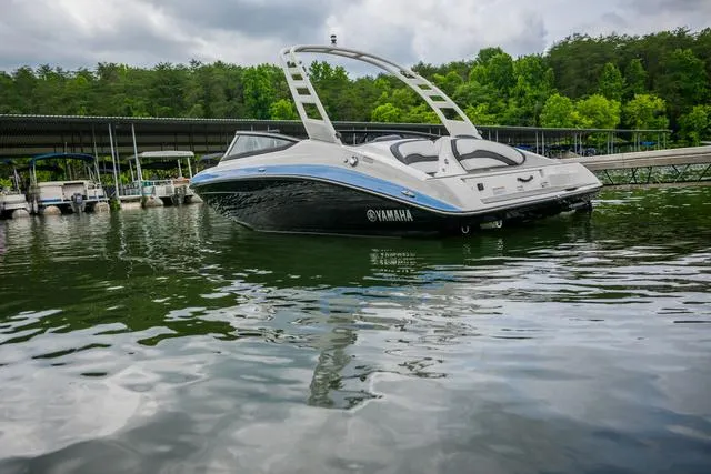 Slide: The Image of Yamaha 195S 2025 - 24