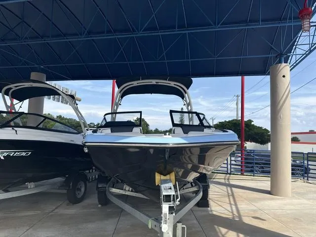 Slide: The Image of Yamaha 195S 2025 - 7