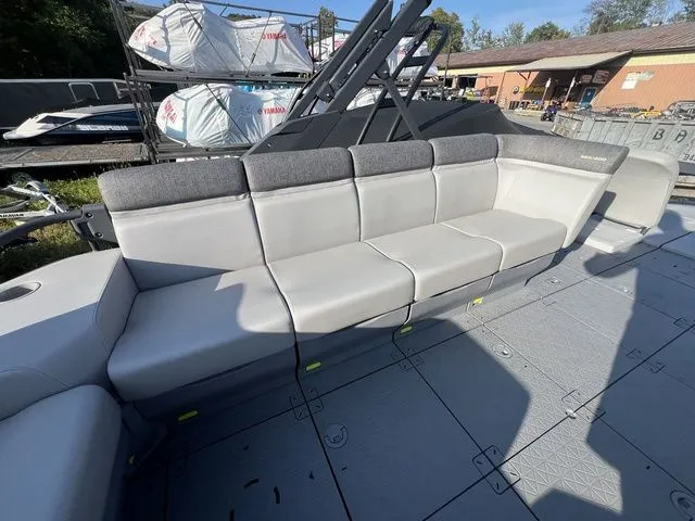 Slide: The Image of Sea-Doo Switch® Sport 21-230 hp 2023 - 13