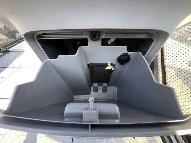 Slide: The Image of Sea-Doo Switch® Sport 21-230 hp 2023 - 16